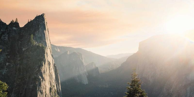 燃油附加费波动如何影响您的国际物流成本？深度解析与对冲策略